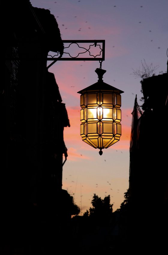 A la luz del farol