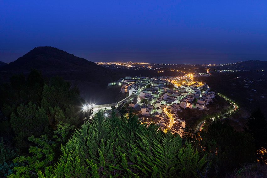 Anochece en Frigiliana